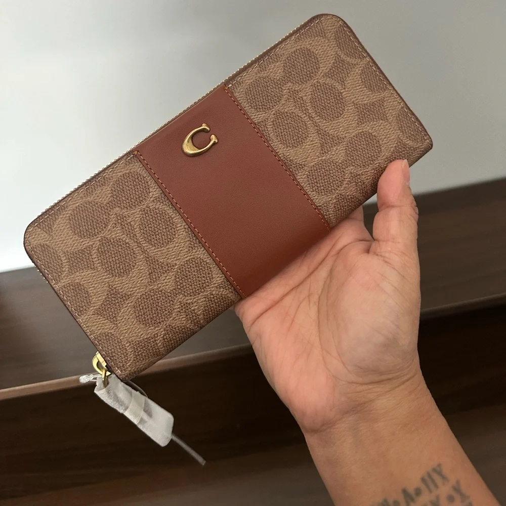 Coach Essential Slim Wallet